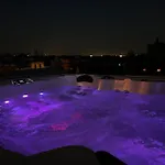 Stylish With Shared Rooftop Terrace Jacuzzi Mk2 Apartamento