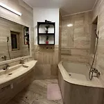 Apartamento Stylish With Shared Rooftop Terrace Jacuzzi Mk2 *