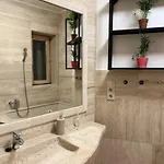 Stylish With Shared Rooftop Terrace Jacuzzi Mk2 *