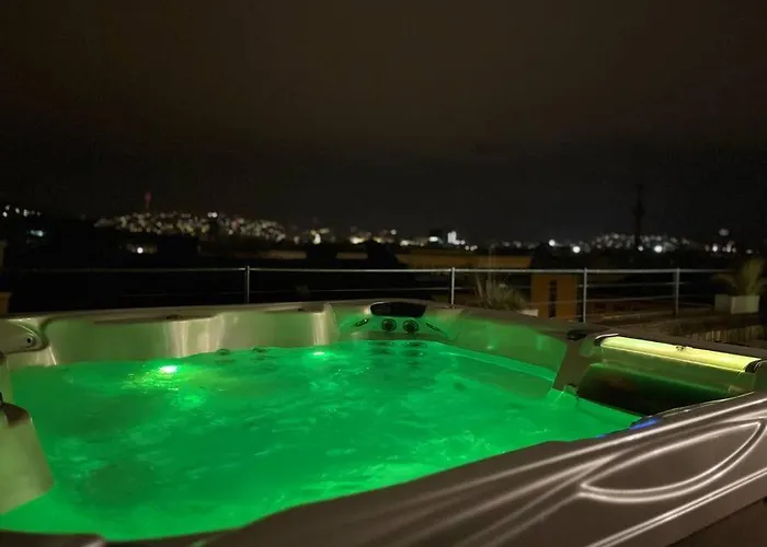 아파트 Stylish With Shared Rooftop Terrace Jacuzzi Mk2