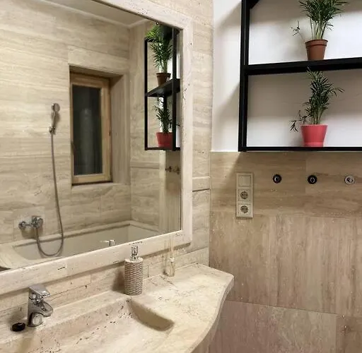 Stylish With Shared Rooftop Terrace Jacuzzi Mk2 *