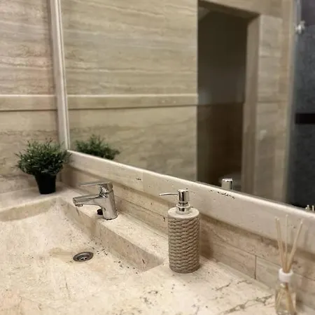 Stylish With Shared Rooftop Terrace/jacuzzi Apartment Budapest