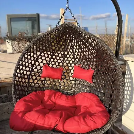 Stylish With Shared Rooftop Terrace/jacuzzi *