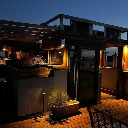 Apartment Stylish With Shared Rooftop Terrace/jacuzzi *