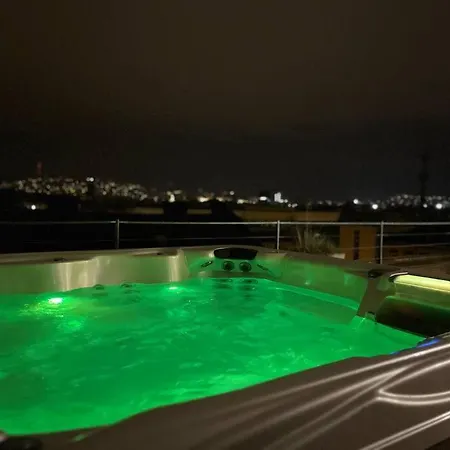Apartment Stylish With Shared Rooftop Terrace/jacuzzi