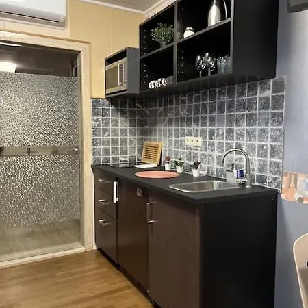 Apartment Stylish With Shared Rooftop Terrace/jacuzzi *