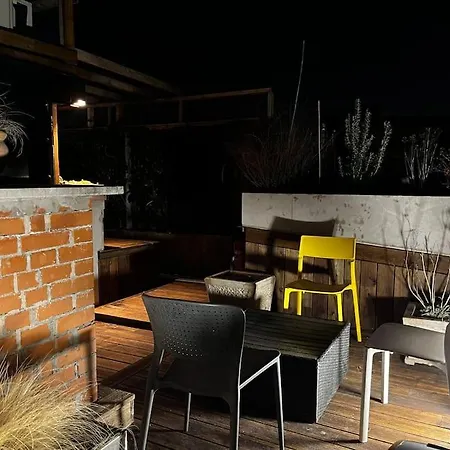 Stylish With Shared Rooftop Terrace Jacuzzi Mk2