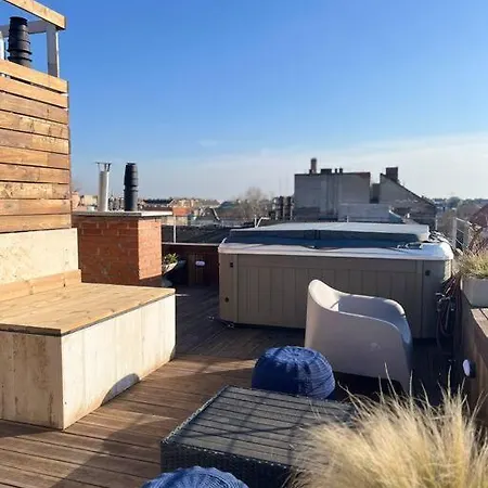Stylish With Shared Rooftop Terrace/jacuzzi Budapest