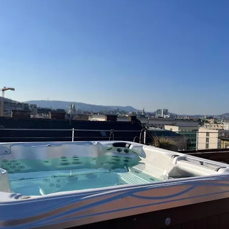 Stylish With Shared Rooftop Terrace Jacuzzi Mk2