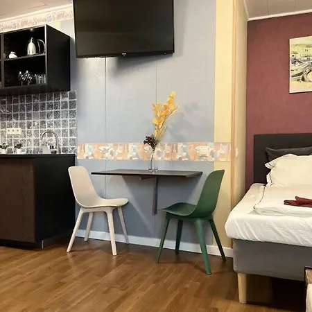 Stylish With Shared Rooftop Terrace/jacuzzi Apartment *