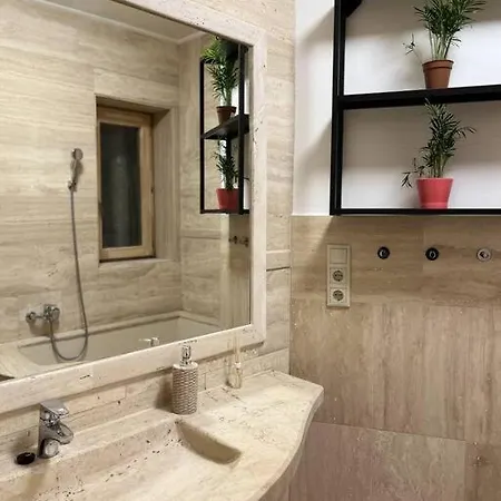 Stylish With Shared Rooftop Terrace Jacuzzi Mk2 *