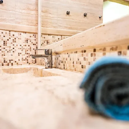 Stylish With Shared Rooftop Terrace Jacuzzi Mk2