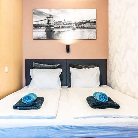 Stylish With Shared Rooftop Terrace Jacuzzi Mk2 Apartmán