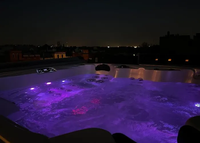 Stylish With Shared Rooftop Terrace Jacuzzi Mk2 Apartmán