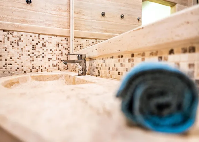 Stylish With Shared Rooftop Terrace Jacuzzi Mk2